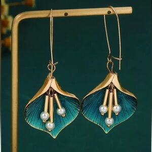 Vintage Style Turquoise Leaf Pearl Drop Earrings